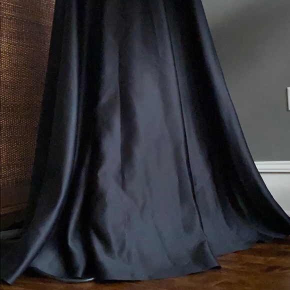 Dress - Picture 3 of 4